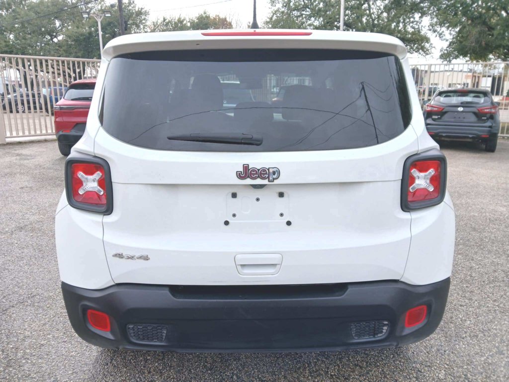 Used 2023 Jeep Renegade Latitude AWD/4WD image 6