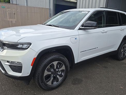Used 2022 Jeep Grand Cherokee Limited 4xe w/ Luxury Tech Group II AWD/4WD image 7
