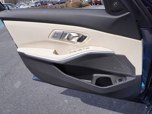 New 2025 BMW 330i Sedan w/ Premium Package image 19