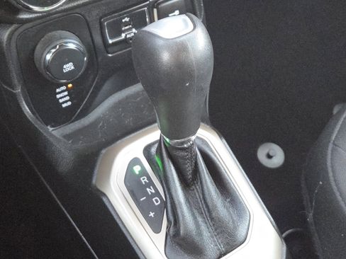 Used 2016 Jeep Renegade Latitude image 31