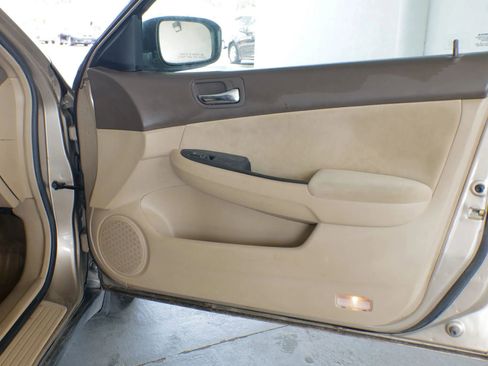 Used 2004 Honda Accord LX image 22