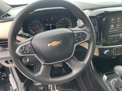 Used 2022 Chevrolet Traverse LS image 22