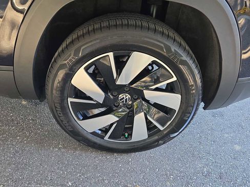 Used 2024 Volkswagen Atlas Cross Sport SE image 14