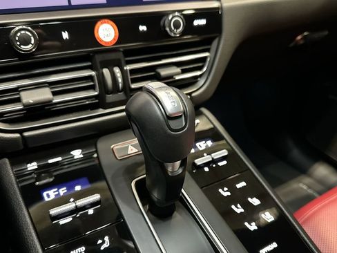 Used 2025 Porsche Macan image 12