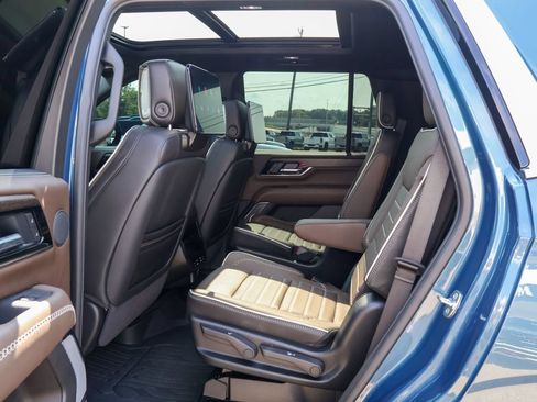 New 2026 GMC Yukon Denali Ultimate w/ LPO, Floor Liner Package AWD/4WD image 14