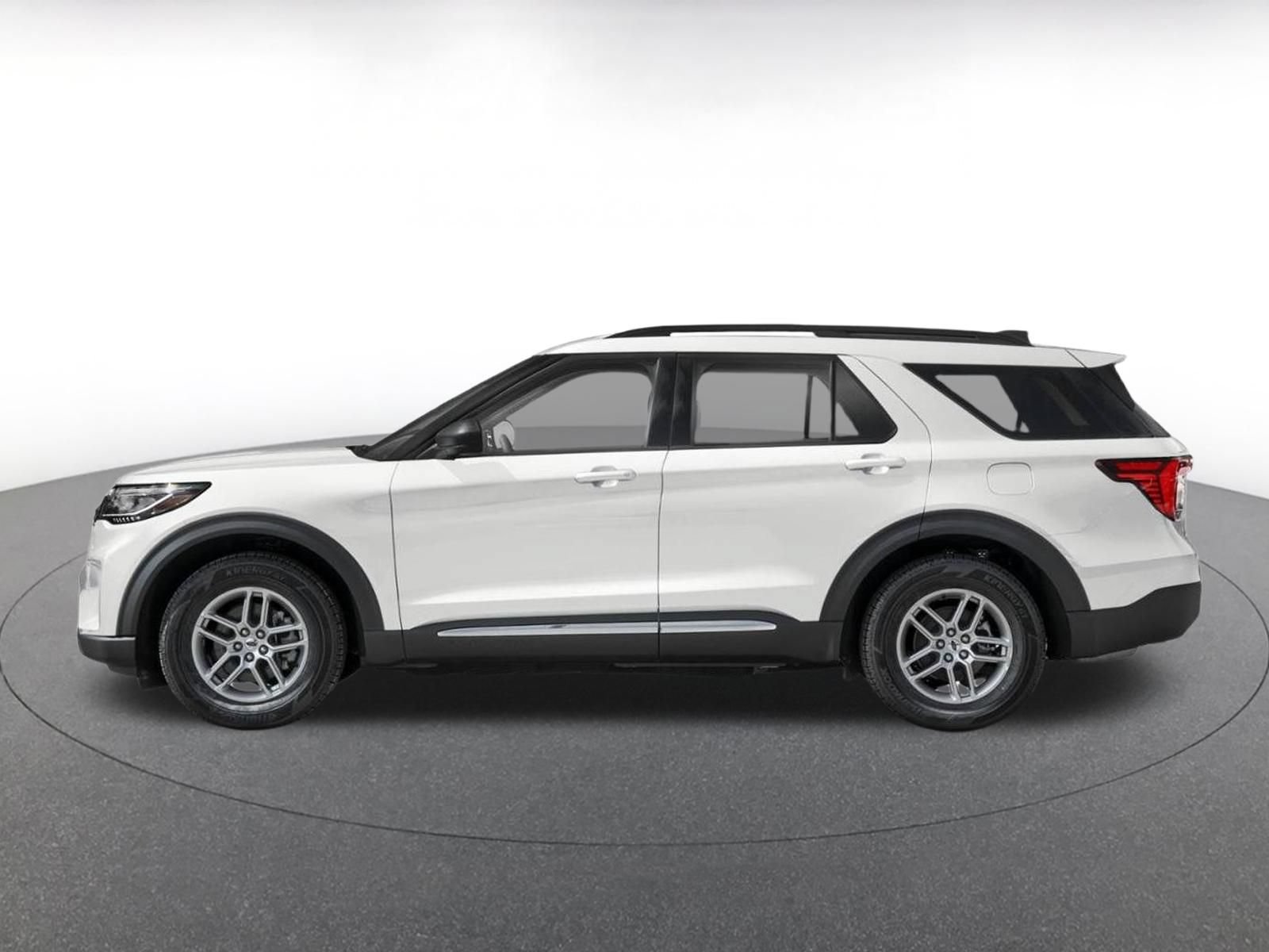 Used 2026 Ford Explorer Active AWD/4WD image 3