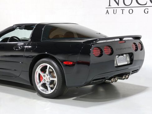 Used 2002 Chevrolet Corvette Coupe w/ Preferred Equipment Group1 image 25