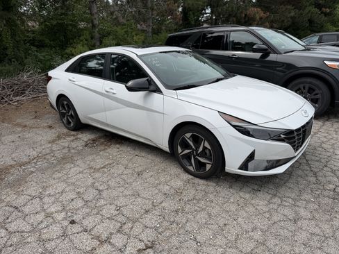 Used 2023 Hyundai Elantra Limited FWD image 3