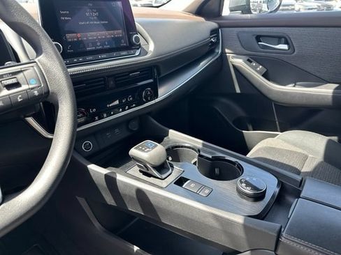 Used 2022 Nissan Rogue SV AWD/4WD image 25