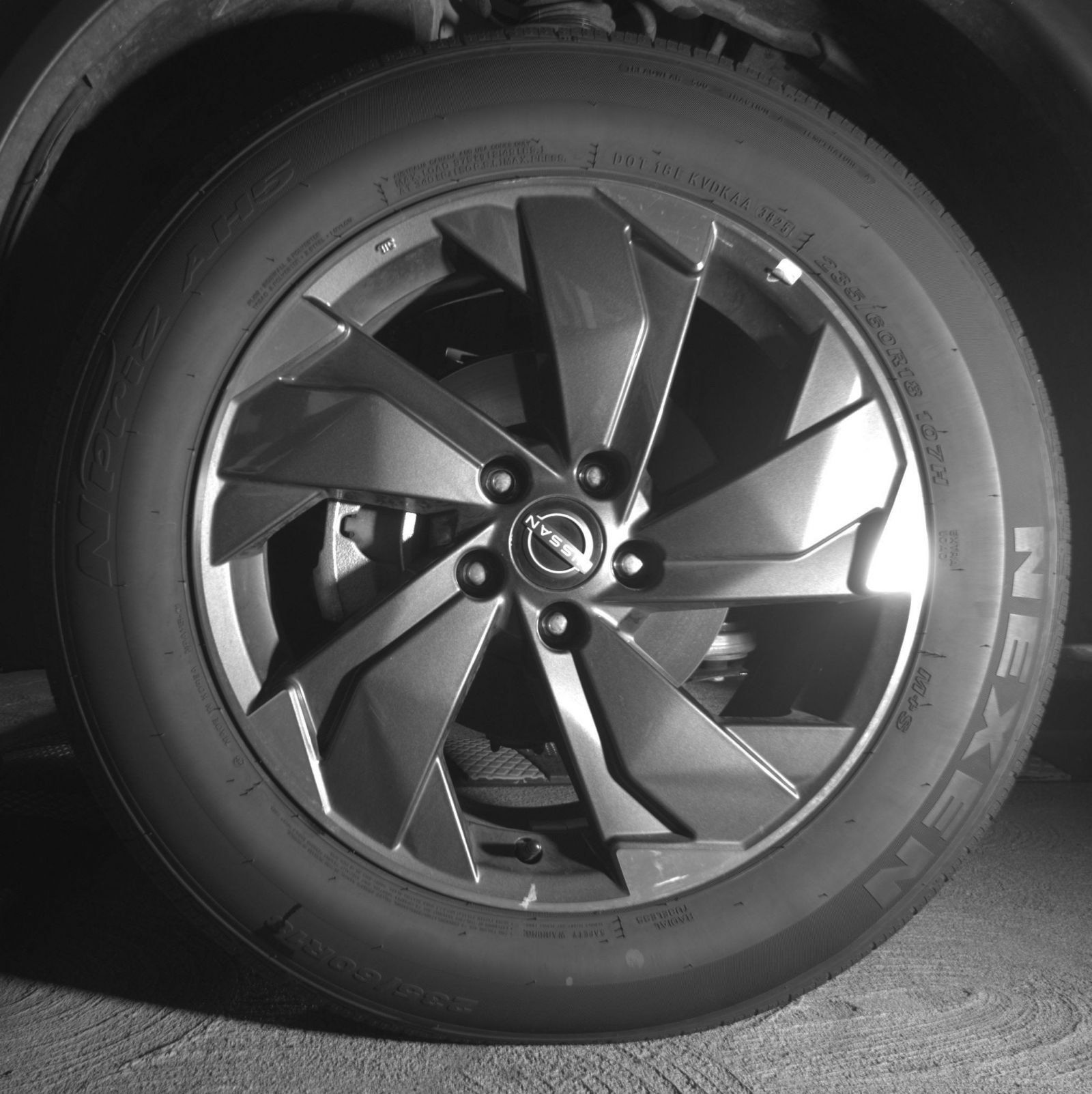 Used 2025 Nissan Rogue SV FWD image 13