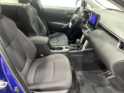 Used 2024 Toyota Corolla Cross LE w/ Moonroof Package AWD/4WD image 24