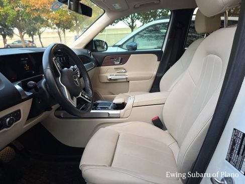 Used 2023 Mercedes-Benz GLB 250 w/ Premium Package image 12