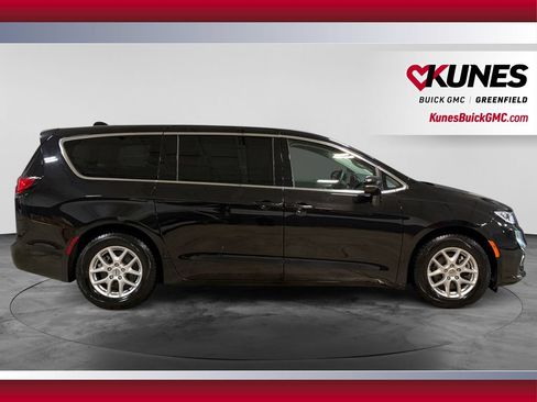 Used 2024 Chrysler Pacifica Touring-L FWD image 12