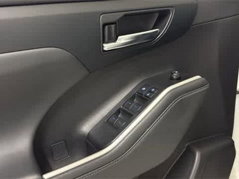 Used 2022 Toyota Highlander XLE image 14