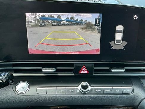 Used 2021 Hyundai Elantra Limited image 12