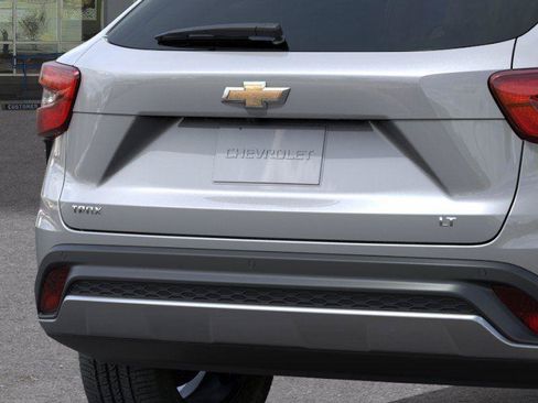 New 2026 Chevrolet Trax LT w/ Driver Confidence Package FWD image 14