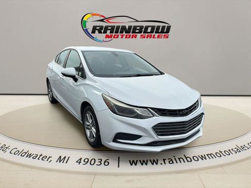 Used 2017 Chevrolet Cruze LT image 3