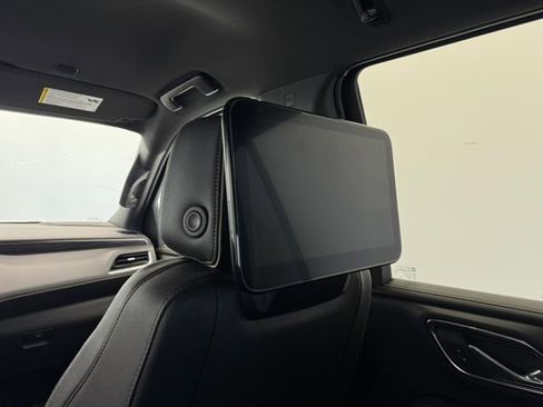 Used 2024 GMC Yukon SLT w/ SLT Luxury Package image 40