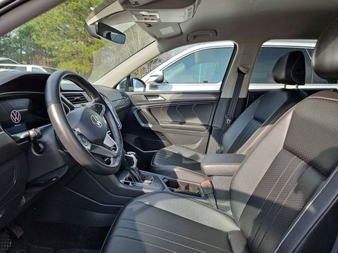 Used 2024 Volkswagen Tiguan SE image 8