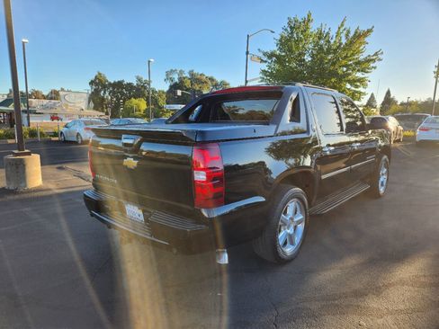 Used 2013 Chevrolet Avalanche LTZ image 5