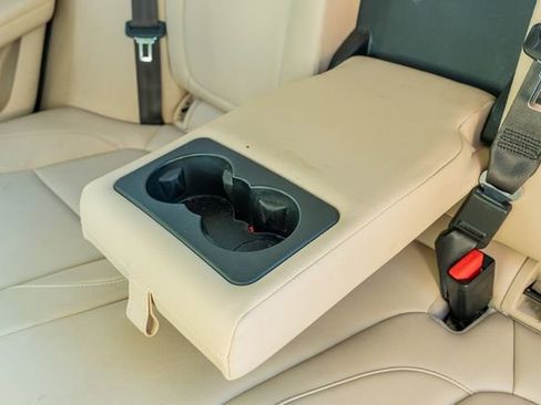 Used 2016 Jaguar XF Premium image 40