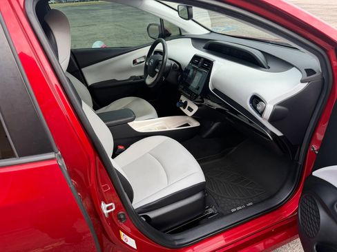 Used 2016 Toyota Prius Four Touring FWD image 25