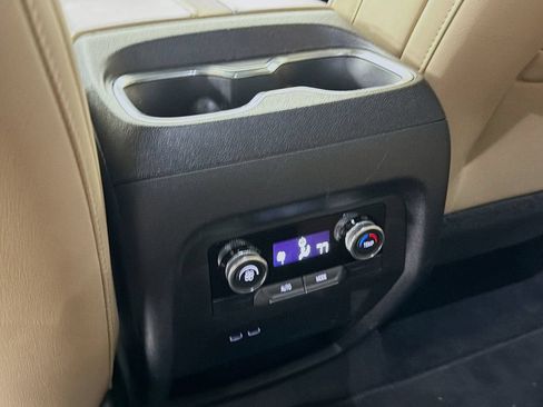 Used 2025 Buick Enclave Preferred FWD image 27