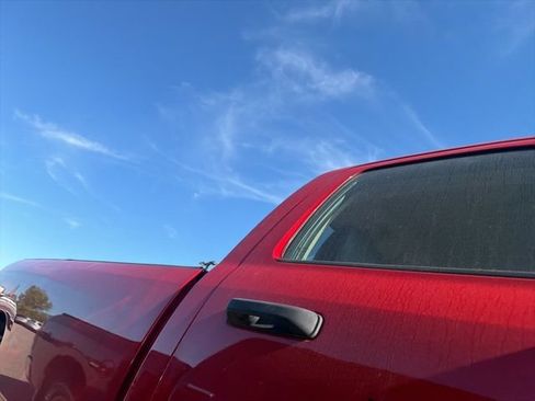 Used 2017 RAM 1500 Classic SLT AWD/4WD image 4