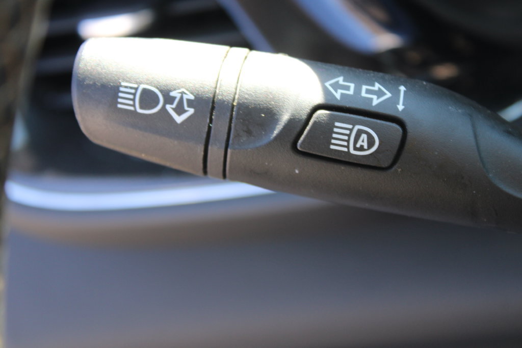 Used 2023 Buick Envision Essence w/ Sport Touring Package FWD image 16