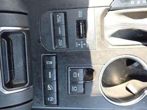 Used 2021 Toyota Highlander XLE image 24