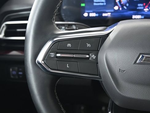 Used 2024 Chevrolet Traverse Z71 image 35