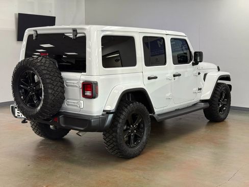 Used 2021 Jeep Wrangler Unlimited Sahara image 7