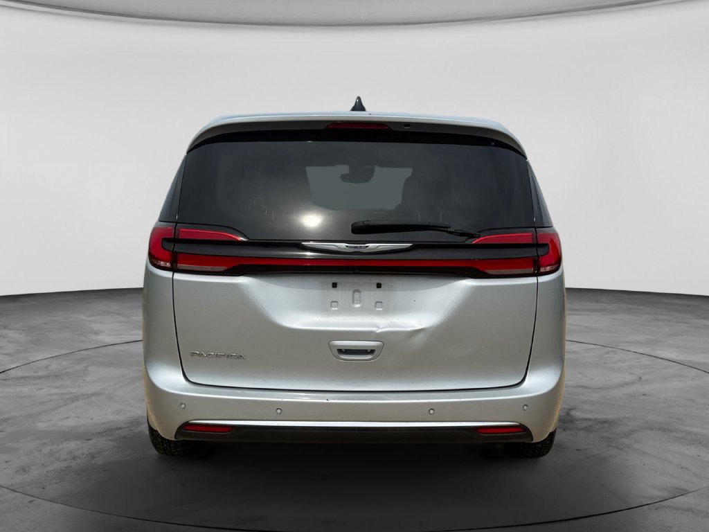 Used 2024 Chrysler Pacifica Touring-L FWD image 8