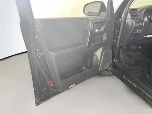 Used 2022 Toyota 4Runner TRD Off-Road Premium image 16