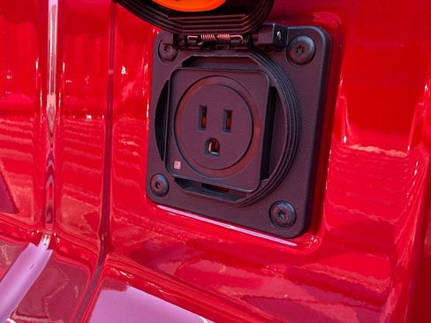 New 2026 GMC Canyon Elevation w/ Convenience Package image 6