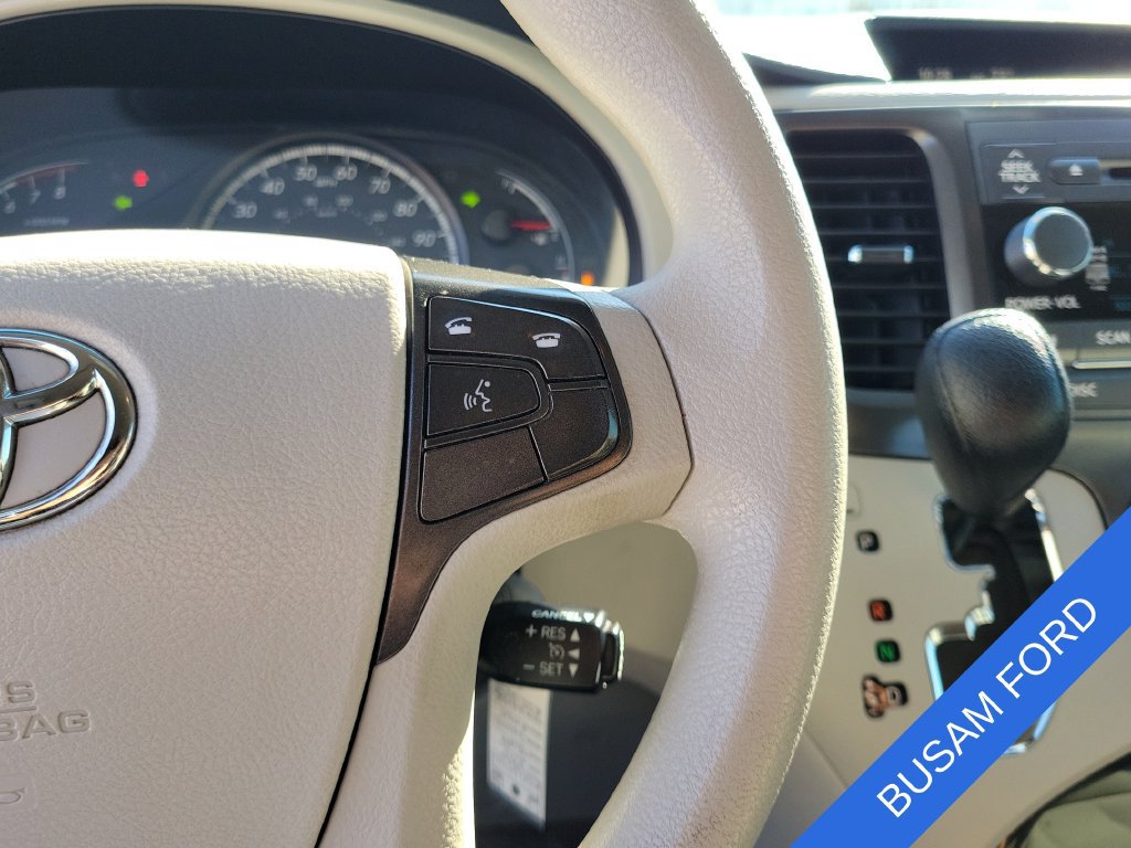 Used 2014 Toyota Sienna LE FWD image 22