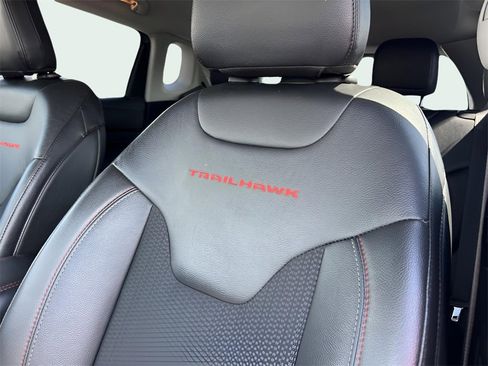Used 2022 Jeep Compass Trailhawk image 11