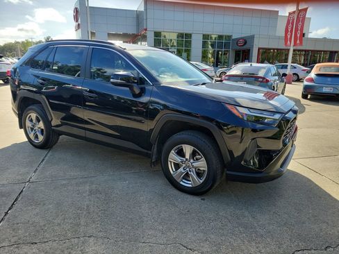 Used 2024 Toyota RAV4 XLE FWD image 7