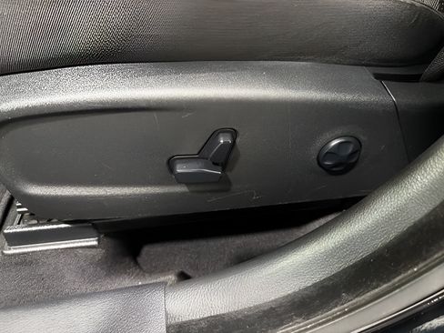 Used 2019 Dodge Charger SXT RWD image 12