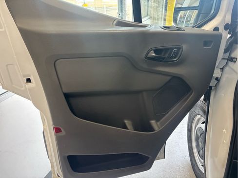 Used 2024 Ford Transit 250 148 Medium Roof RWD image 25