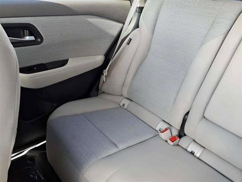 Used 2023 Nissan Rogue SV image 16