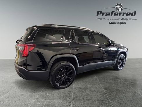 Used 2022 GMC Acadia SLT w/ Elevation Edition image 17