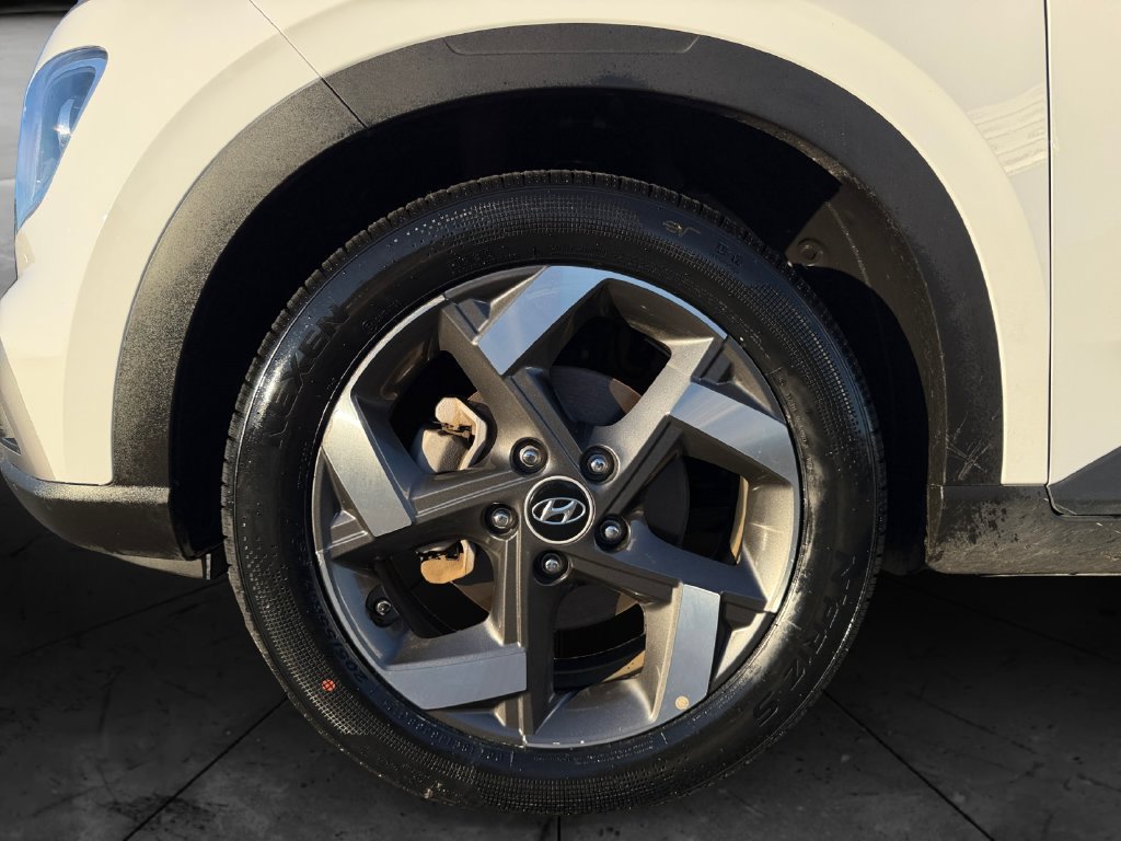 Used 2025 Hyundai Venue SEL FWD image 14