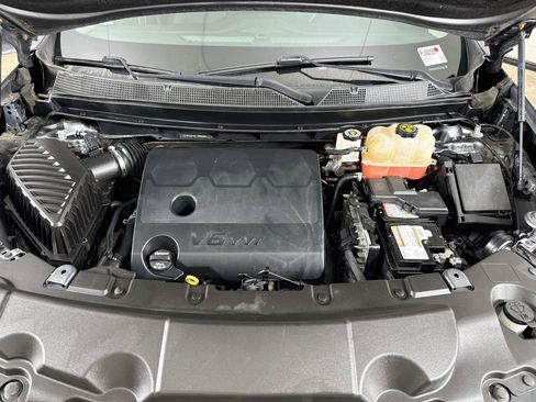 Used 2021 Chevrolet Traverse LS FWD image 32