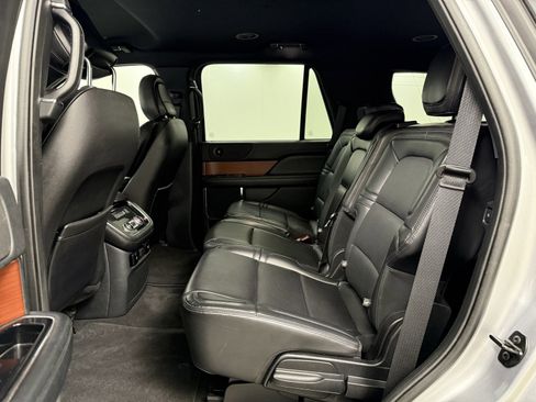 Used 2020 Lincoln Navigator 2WD image 18