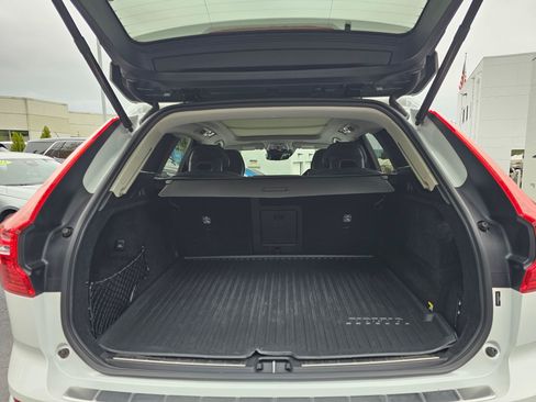 Used 2019 Volvo XC60 T6 Momentum w/ Premium Package AWD/4WD image 18