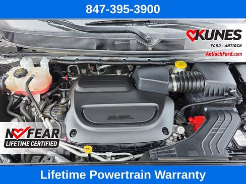 Used 2023 Chrysler Pacifica Touring-L image 13