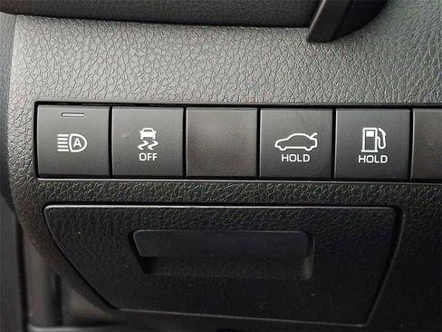 Used 2020 Toyota Camry LE image 26