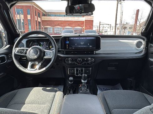 Certified 2025 Jeep Wrangler Sahara w/ Safety Group image 23