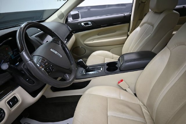 Used 2019 Lincoln MKT AWD image 16